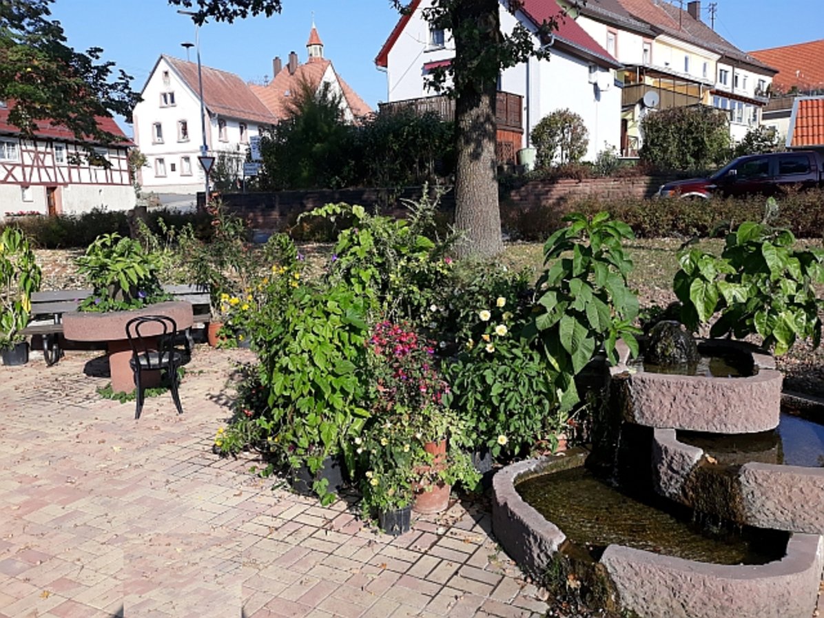 Brunnenplatz in Kleineicholzheim